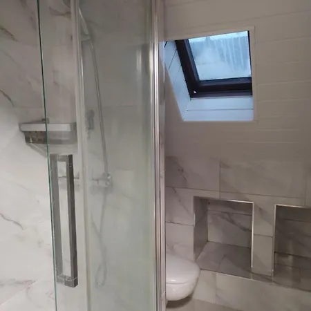 Ubytování v soukromí Privee A -salle De Bain Et Toilettes Communes, Pas De Cuisine, Check-in Apres 19h *